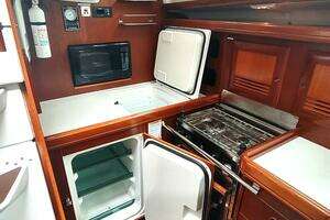 2004 Beneteau 393 thumbnail 37