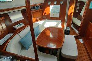 2004 Beneteau 393 thumbnail 19