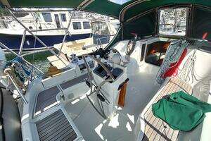 2004 Beneteau 393 thumbnail 13