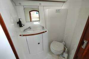 2004 Beneteau 393 thumbnail 27