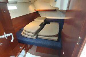 2004 Beneteau 393 thumbnail 45