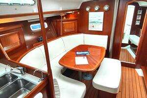 2004 Beneteau 393 thumbnail 39