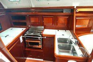2004 Beneteau 393 thumbnail 38