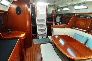 2004 Beneteau 393 thumbnail 24