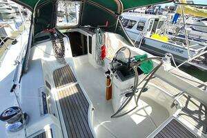 2004 Beneteau 393 thumbnail 12