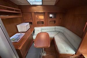 40' Nauticat dinette2