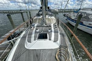 40' Nauticat foredeck aft