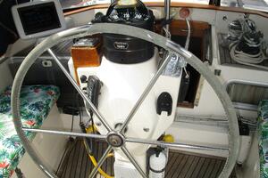 40' Nauticat cockpit helm