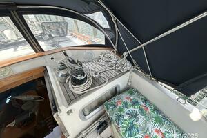 40' Nauticat cockpit starboard forward