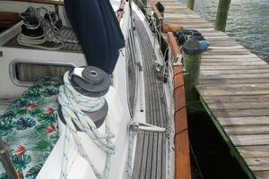 40' Nauticat starboard side deck1
