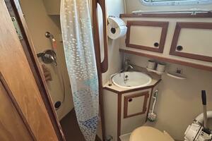 40' Nauticat master stateroom head