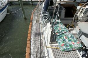 40' Nauticat port side deck1