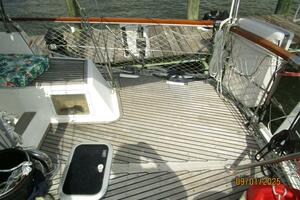40' Nauticat aftdeck starboard