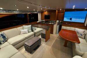 2002 Cavileer 48 Flybridge Sportfisherman thumbnail 3