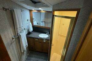 2002 Cavileer 48 Flybridge Sportfisherman thumbnail 14