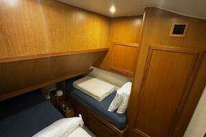 2002 Cavileer 48 Flybridge Sportfisherman thumbnail 12
