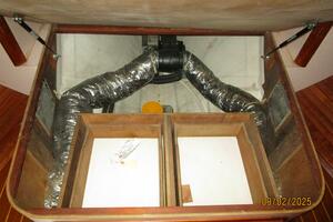 40' Legacy master stateroom berth storage