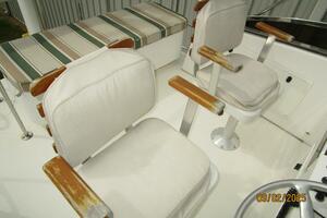 40' Legacy flybridge helmseats