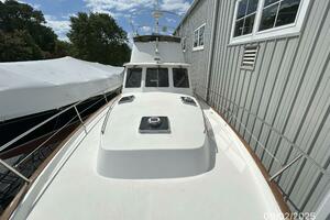 40' Legacy foredeck aft