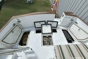 40' Legacy lazarette access