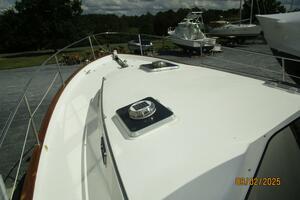 40' Legacy foredeck1