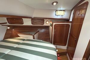 40' Legacy master stateroom starboard