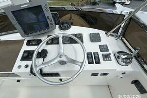 40' Legacy flybridge helm2