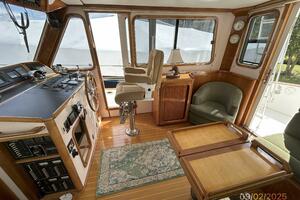 40' Legacy salon starboard