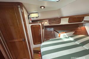 40' Legacy master stateroom port