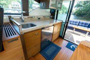 2015 Tiara Yachts 44 Coupe thumbnail 16