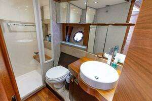2015 Tiara Yachts 44 Coupe thumbnail 20