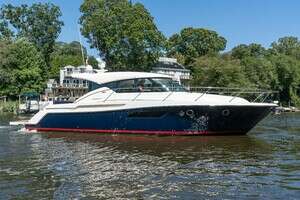 2015 Tiara Yachts 44 Coupe thumbnail 1