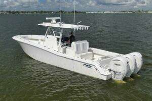 2018 Invincible 36 Open Fisherman thumbnail 3