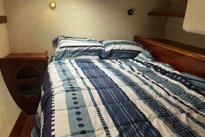 2002 Fountaine Pajot Belize 43 thumbnail 23
