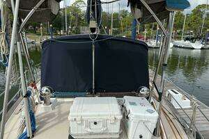 1988 Catalina Morgan 44 Center Cockpit thumbnail 19