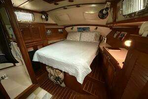 1988 Catalina Morgan 44 Center Cockpit thumbnail 25