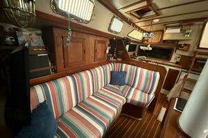 1988 Catalina Morgan 44 Center Cockpit thumbnail 26