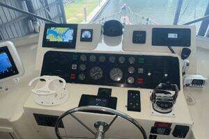 1988 Hatteras Motor Yacht thumbnail 103