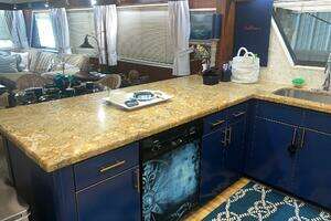 1988 Hatteras Motor Yacht thumbnail 40