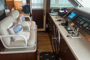 1988 Hatteras Motor Yacht thumbnail 44