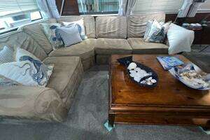 1988 Hatteras Motor Yacht thumbnail 21