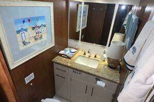 1988 Hatteras Motor Yacht thumbnail 78