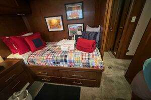 1988 Hatteras Motor Yacht thumbnail 74