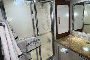 1988 Hatteras Motor Yacht thumbnail 86