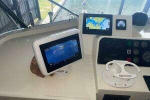 1988 Hatteras Motor Yacht thumbnail 108