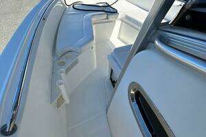 2014 Boston Whaler 220 Outrage thumbnail 14