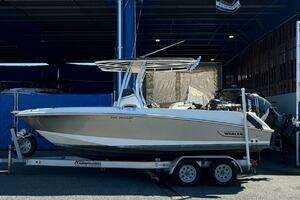 2014 Boston Whaler 220 Outrage thumbnail 3