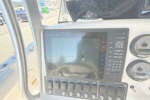2014 Boston Whaler 220 Outrage thumbnail 12