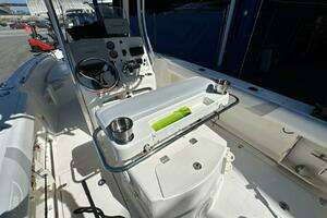 2014 Boston Whaler 220 Outrage thumbnail 8