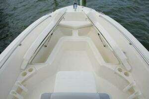 2014 Boston Whaler 220 Outrage thumbnail 18